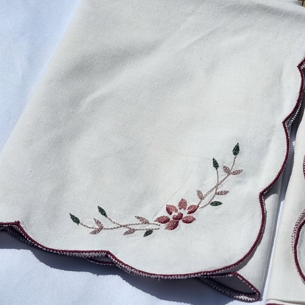 Set of 4 Embroidered Cotton Placemats 17x17 Ivory w. Red Floral & Scalloped Edge